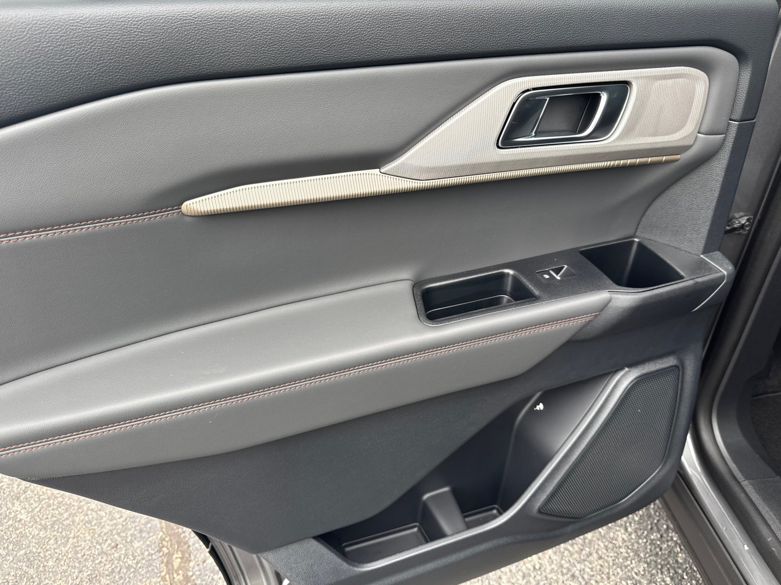 New 2026 Ford Explorer Active RWD image 24