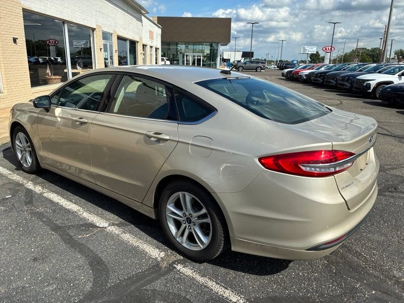 Used 2018 Ford Fusion SE w/ Fusion SE Technology Package FWD image 3