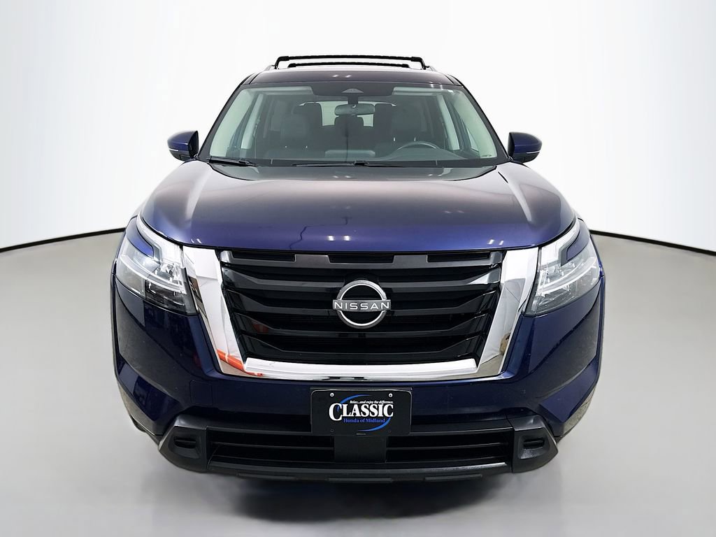 Used 2022 Nissan Pathfinder SV image 2
