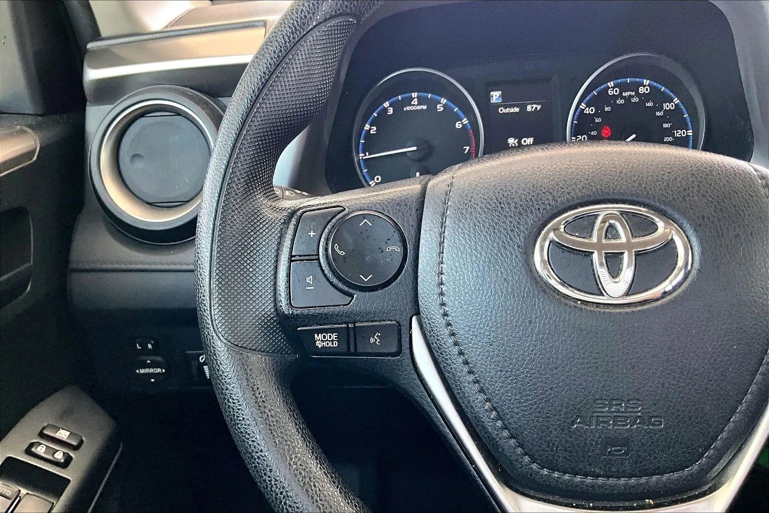 Used 2017 Toyota RAV4 LE FWD image 10