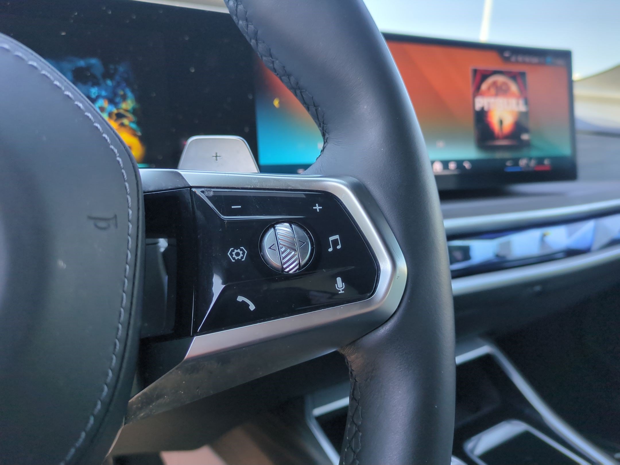 Certified 2025 BMW 740i RWD image 20
