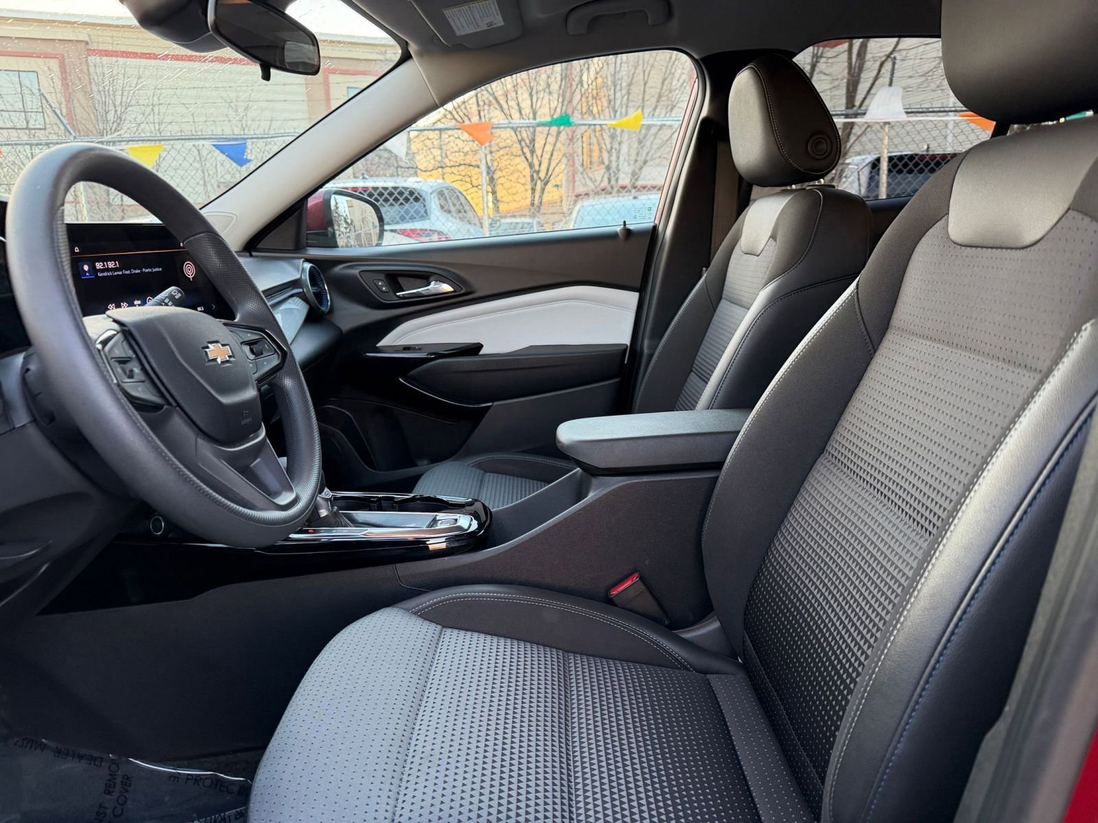 Used 2025 Chevrolet Trax LT image 24