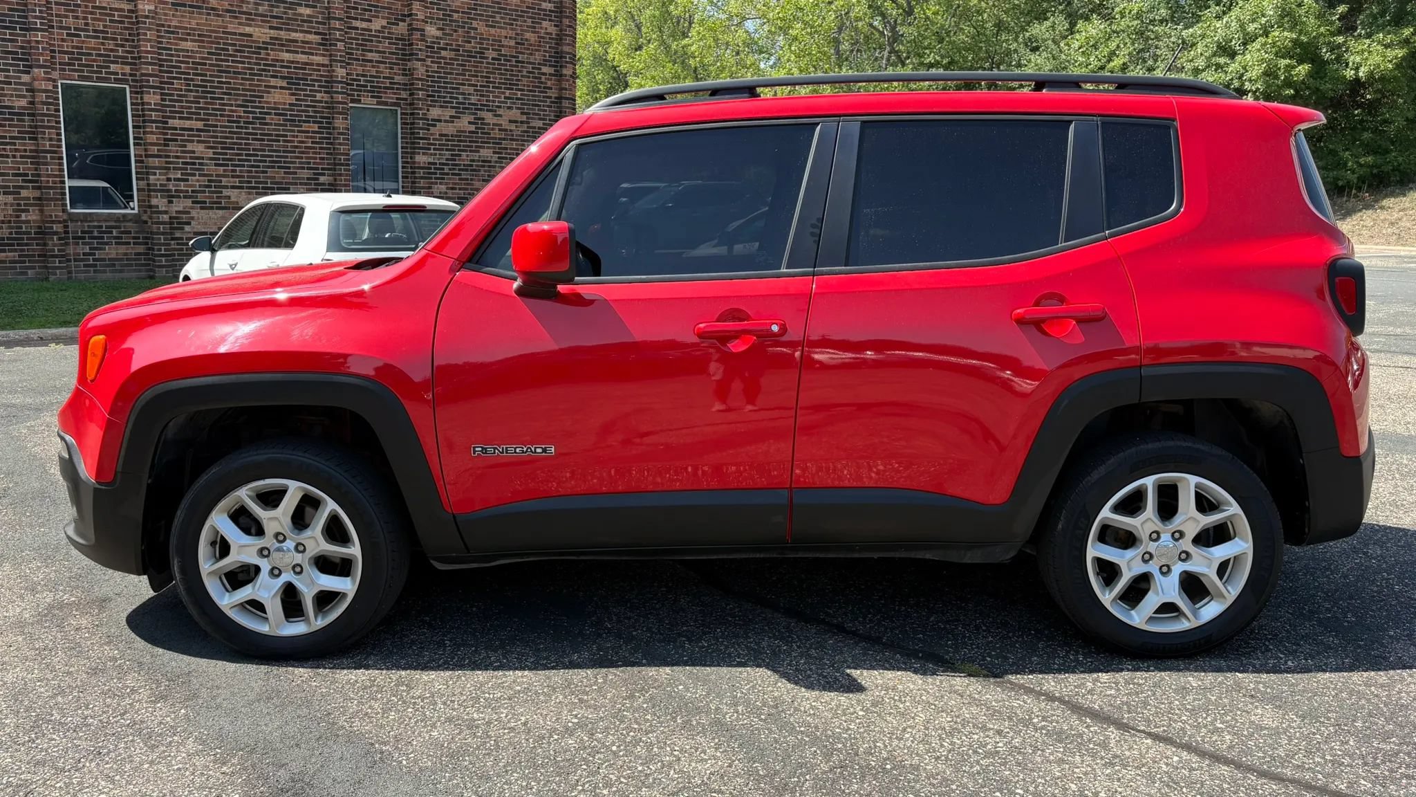 Used 2017 Jeep Renegade Latitude w/ Popular Equipment Group AWD/4WD image 5