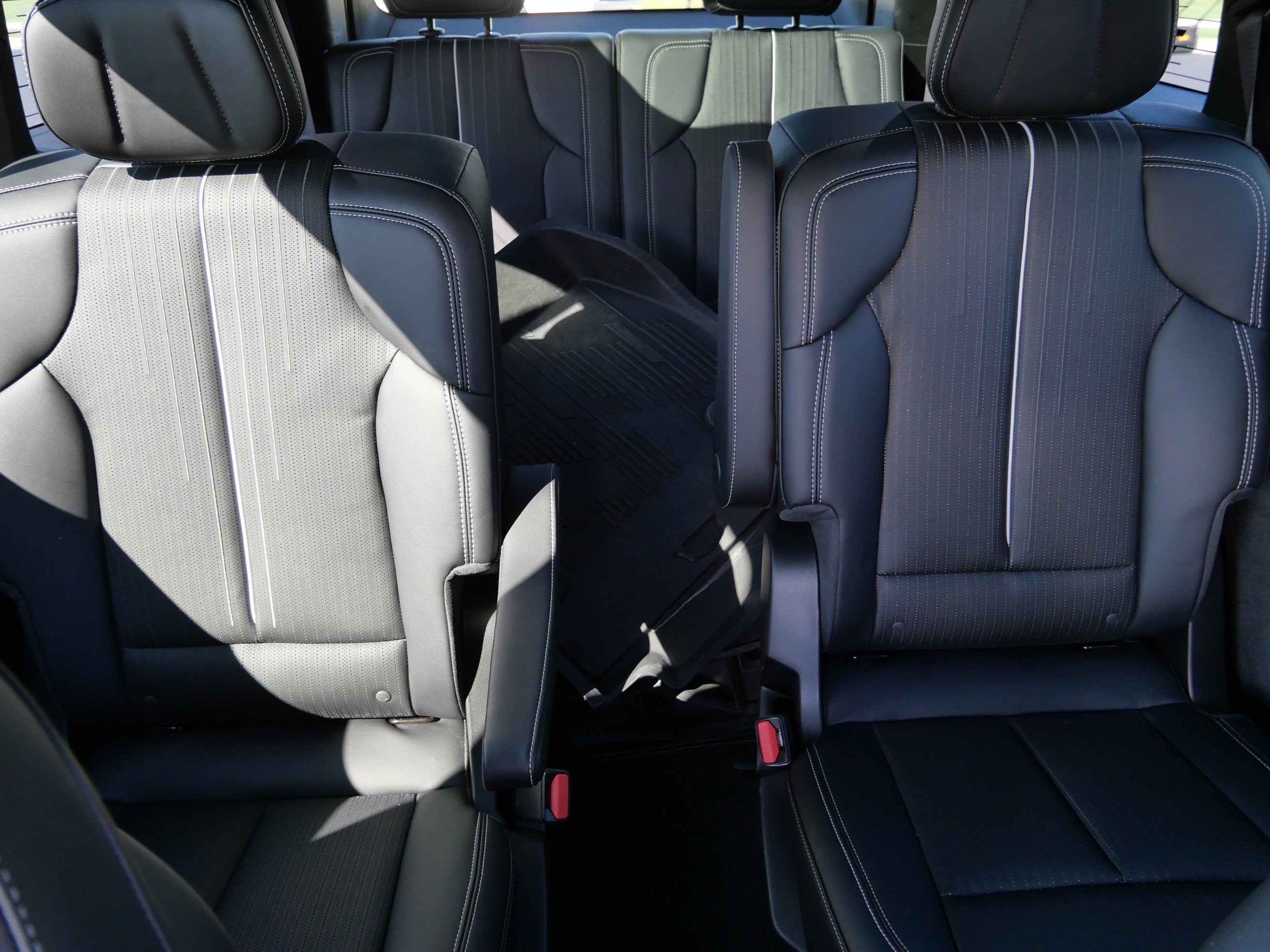 Certified 2026 Cadillac Vistiq Sport w/ LPO, Floor Liner Package AWD/4WD image 11