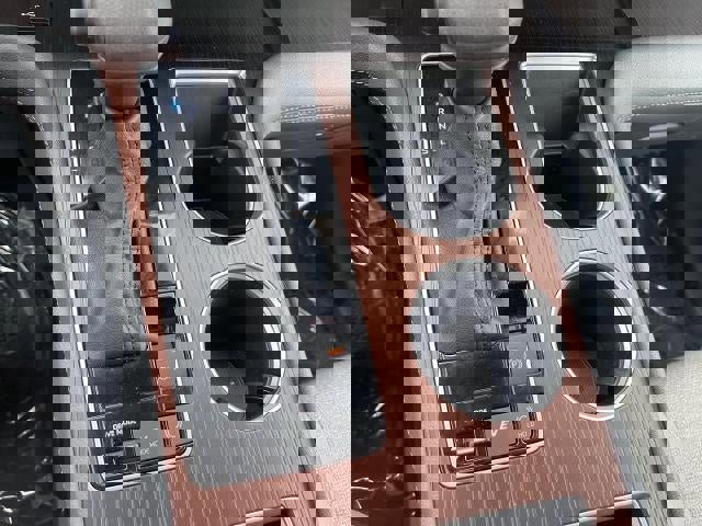 Used 2024 Toyota Sienna LE image 15