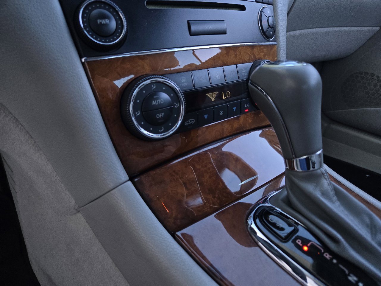 Used 2005 Mercedes-Benz CLK 500 Cabriolet image 36