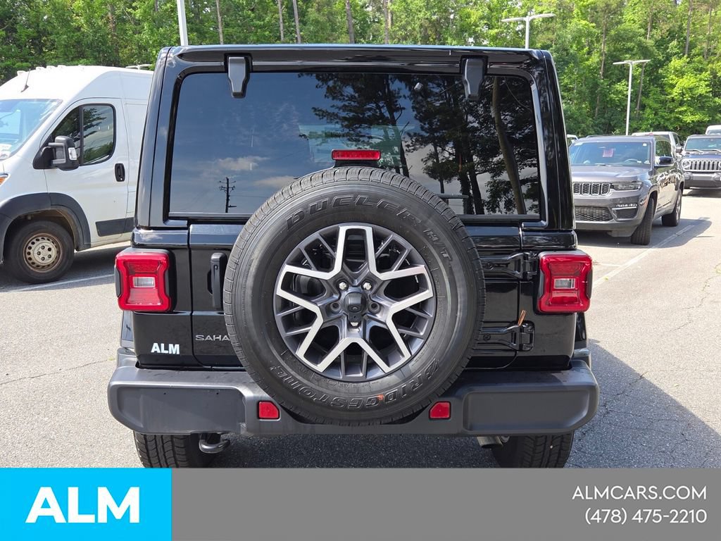 Used 2025 Jeep Wrangler Unlimited Sahara AWD/4WD image 13