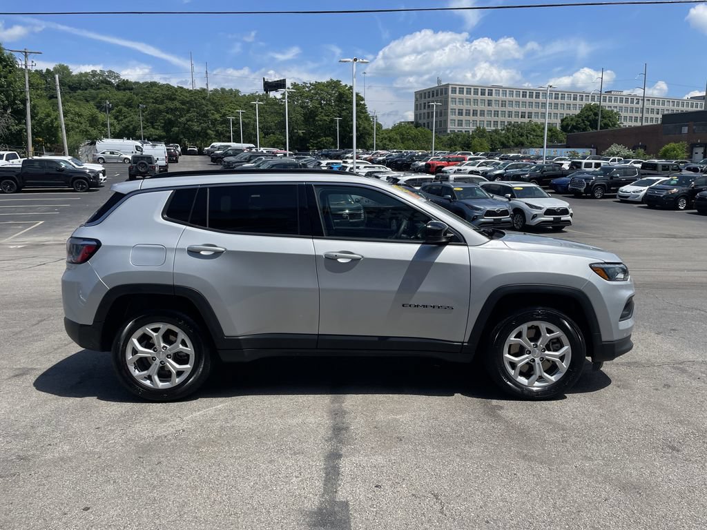 Used 2024 Jeep Compass Latitude AWD/4WD image 7