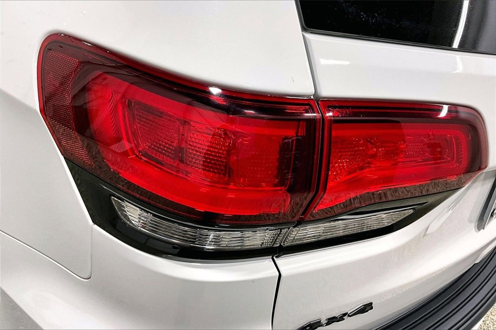 Used 2022 Jeep Grand Cherokee Laredo X image 24