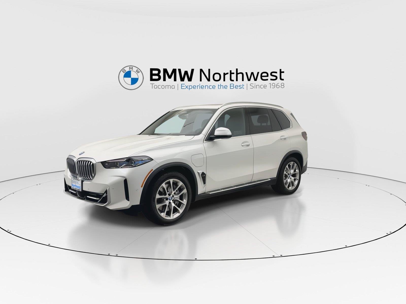 Used 2024 BMW X5 xDrive50e w/ Premium Package AWD/4WD image 9