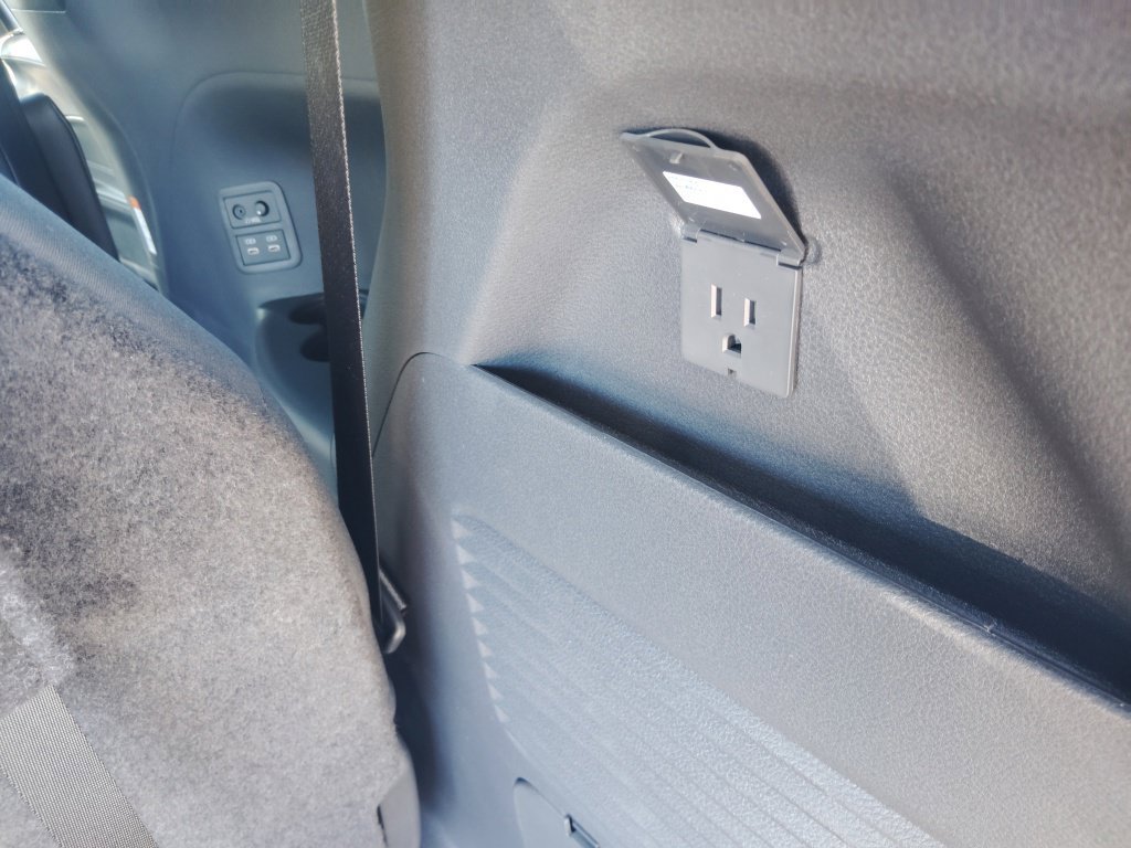 New 2026 Toyota Sienna Platinum AWD/4WD image 17