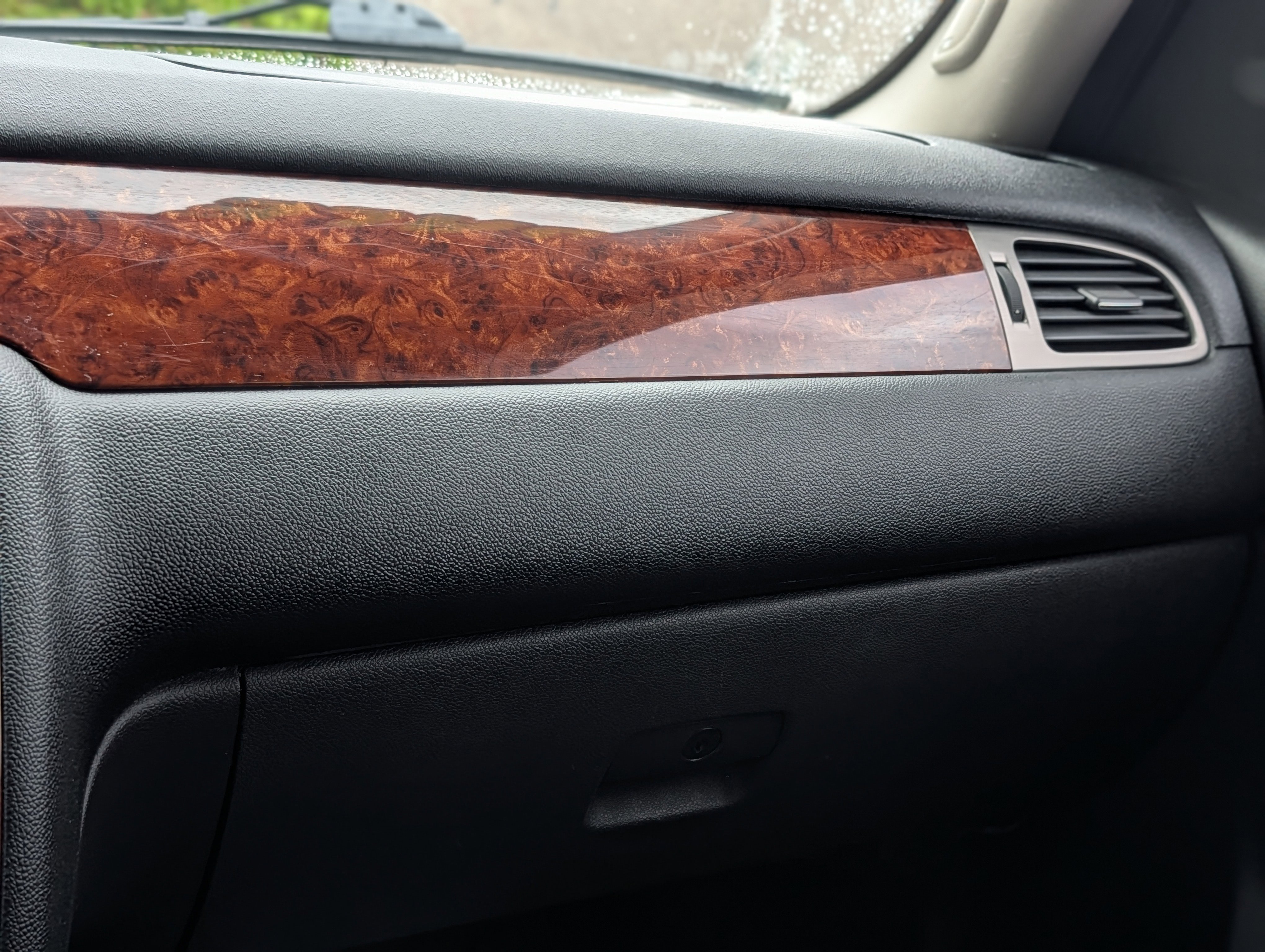 Used 2011 Chevrolet Suburban LT image 16