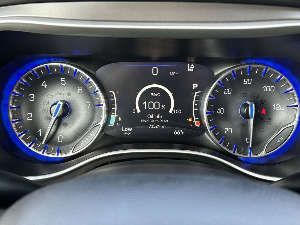 Used 2023 Chrysler Pacifica Touring-L image 29