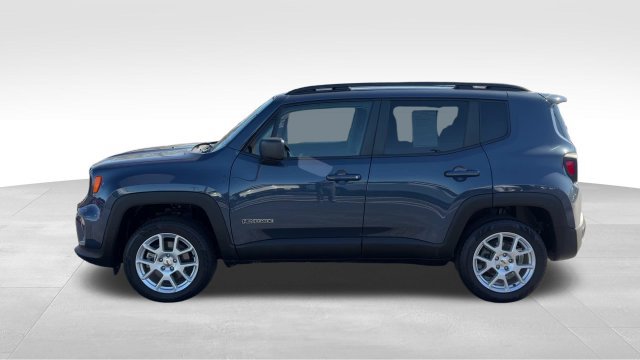 Used 2023 Jeep Renegade Latitude w/ Premium Group AWD/4WD image 3