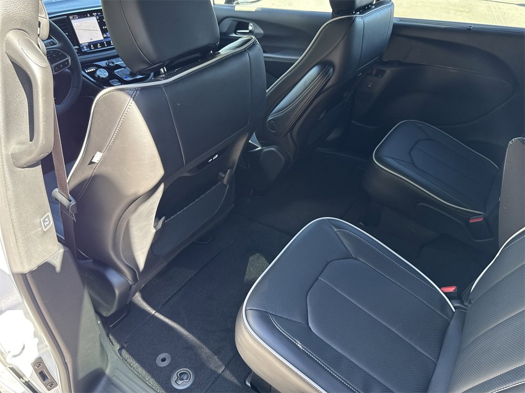 New 2026 Chrysler Pacifica Limited image 32