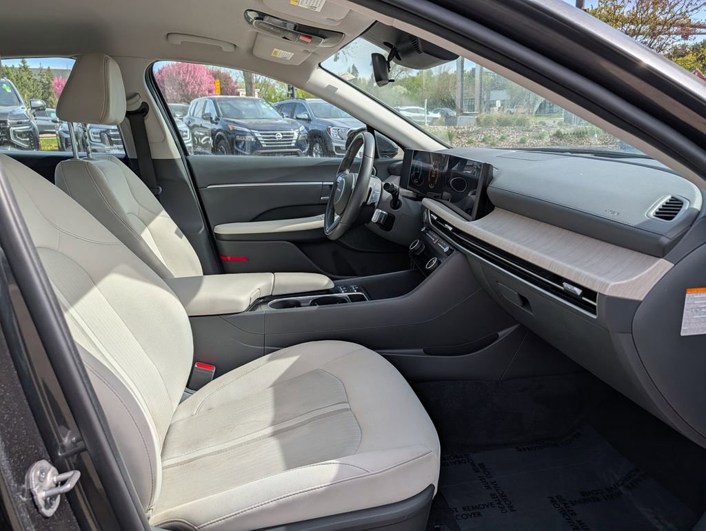 Used 2025 Hyundai Sonata SEL FWD image 14