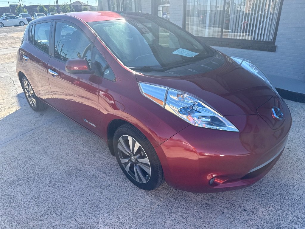 Used 2015 Nissan Leaf SL w/ Premium Package FWD image 2