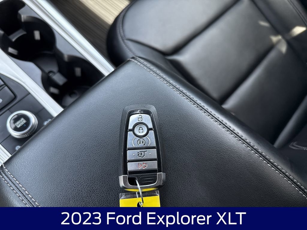 Used 2023 Ford Explorer XLT w/ Equipment Group 202A AWD/4WD image 30