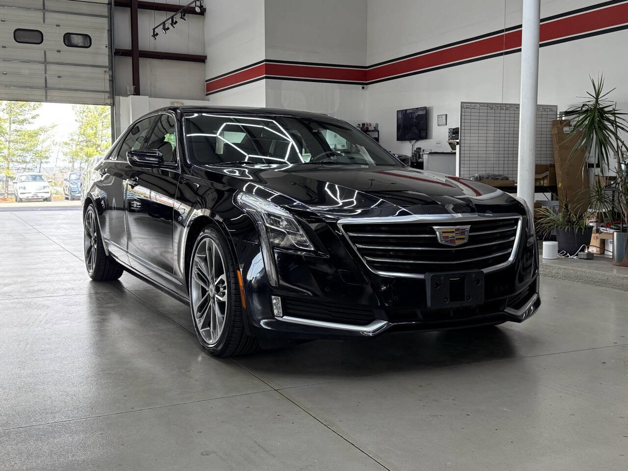 Used 2018 Cadillac CT6 Luxury image 2