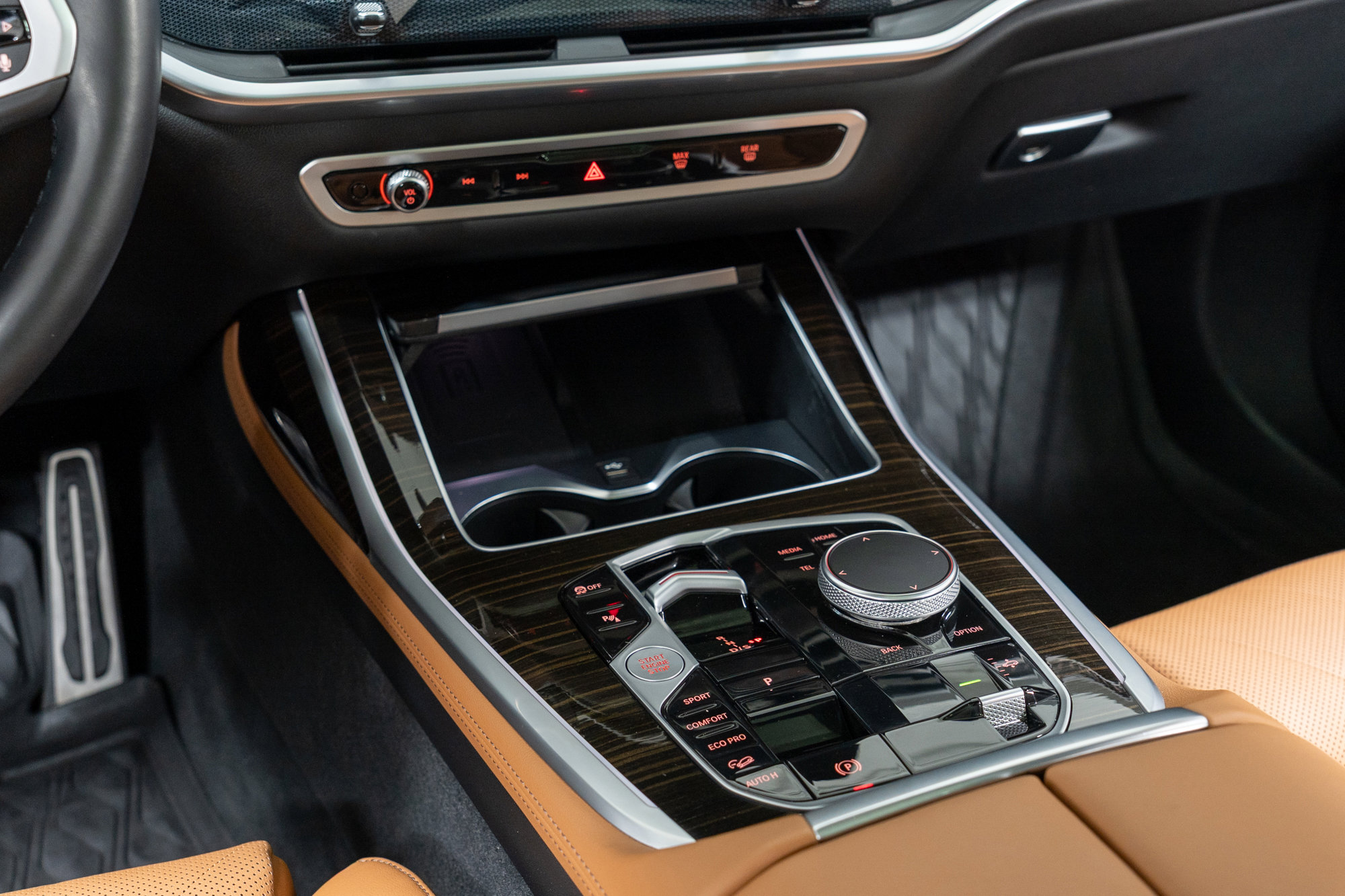 Certified 2024 BMW X7 xDrive40i w/ M Sport Package image 20