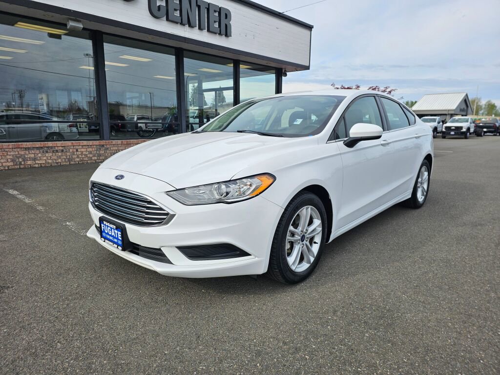 Used 2018 Ford Fusion SE FWD image 2