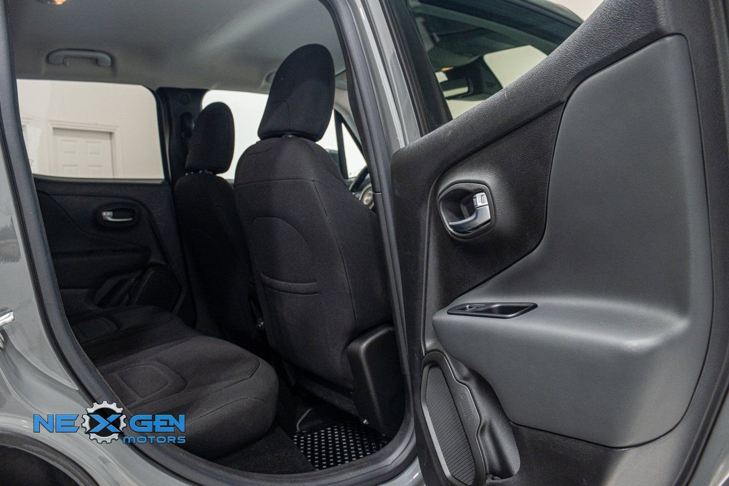 Used 2022 Jeep Renegade Latitude w/ Convenience Group image 32