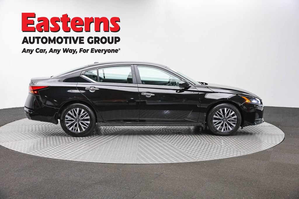 Used 2023 Nissan Altima 2.5 SV FWD image 4