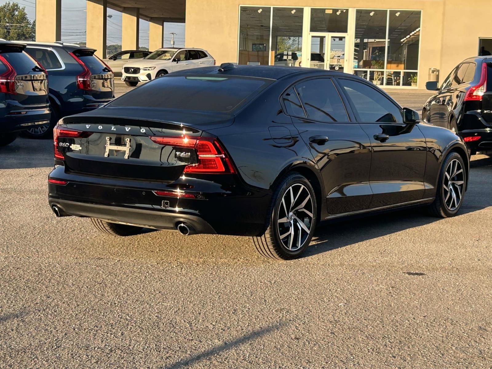 Used 2019 Volvo S60 T6 Momentum AWD/4WD image 6