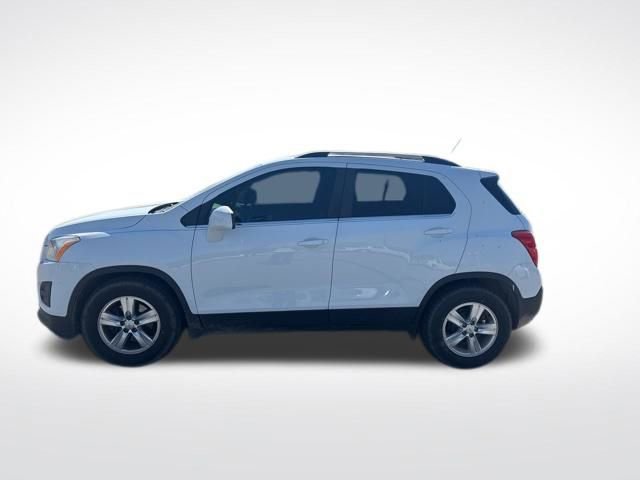 Used 2016 Chevrolet Trax LT w/ LT Sun and Sound Package FWD image 2