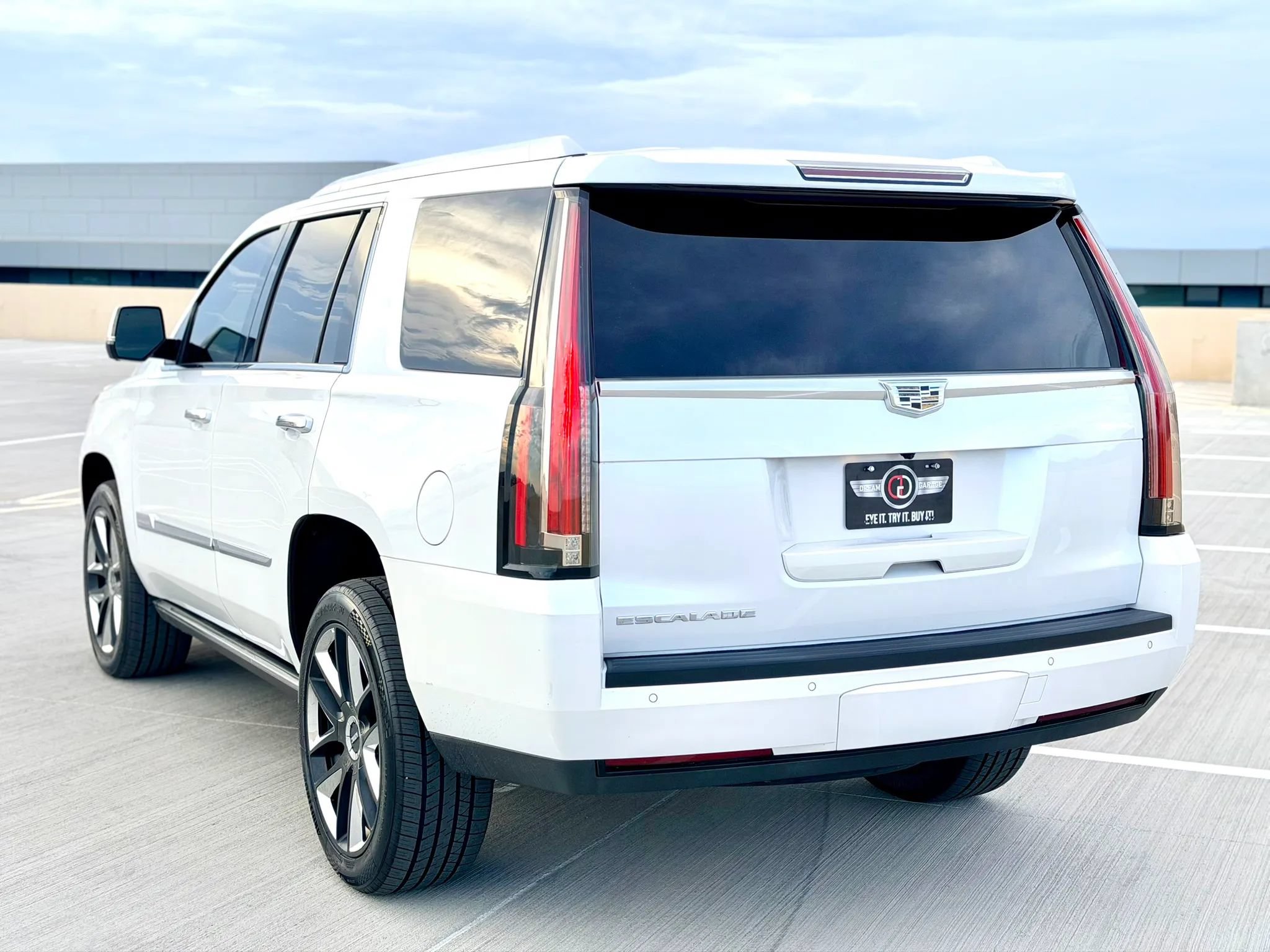 Used 2016 Cadillac Escalade Premium RWD image 5