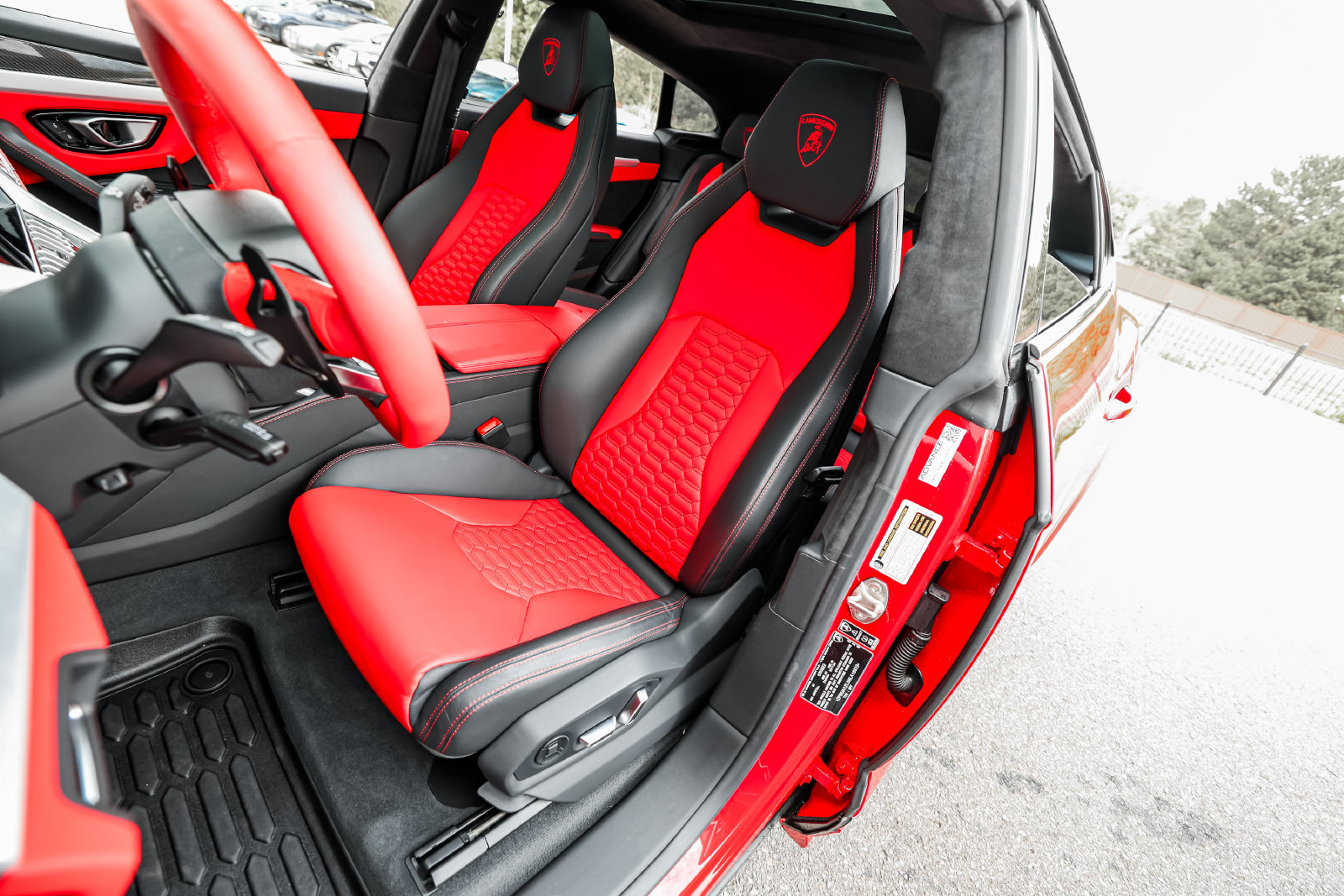 Used 2022 Lamborghini Urus AWD/4WD image 25