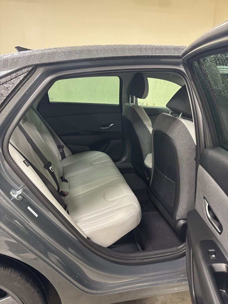 Used 2025 Hyundai Elantra Limited image 30