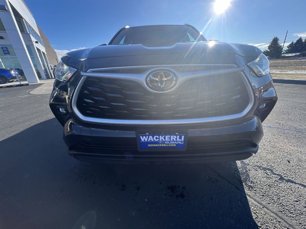 Used 2021 Toyota Highlander XLE image 31