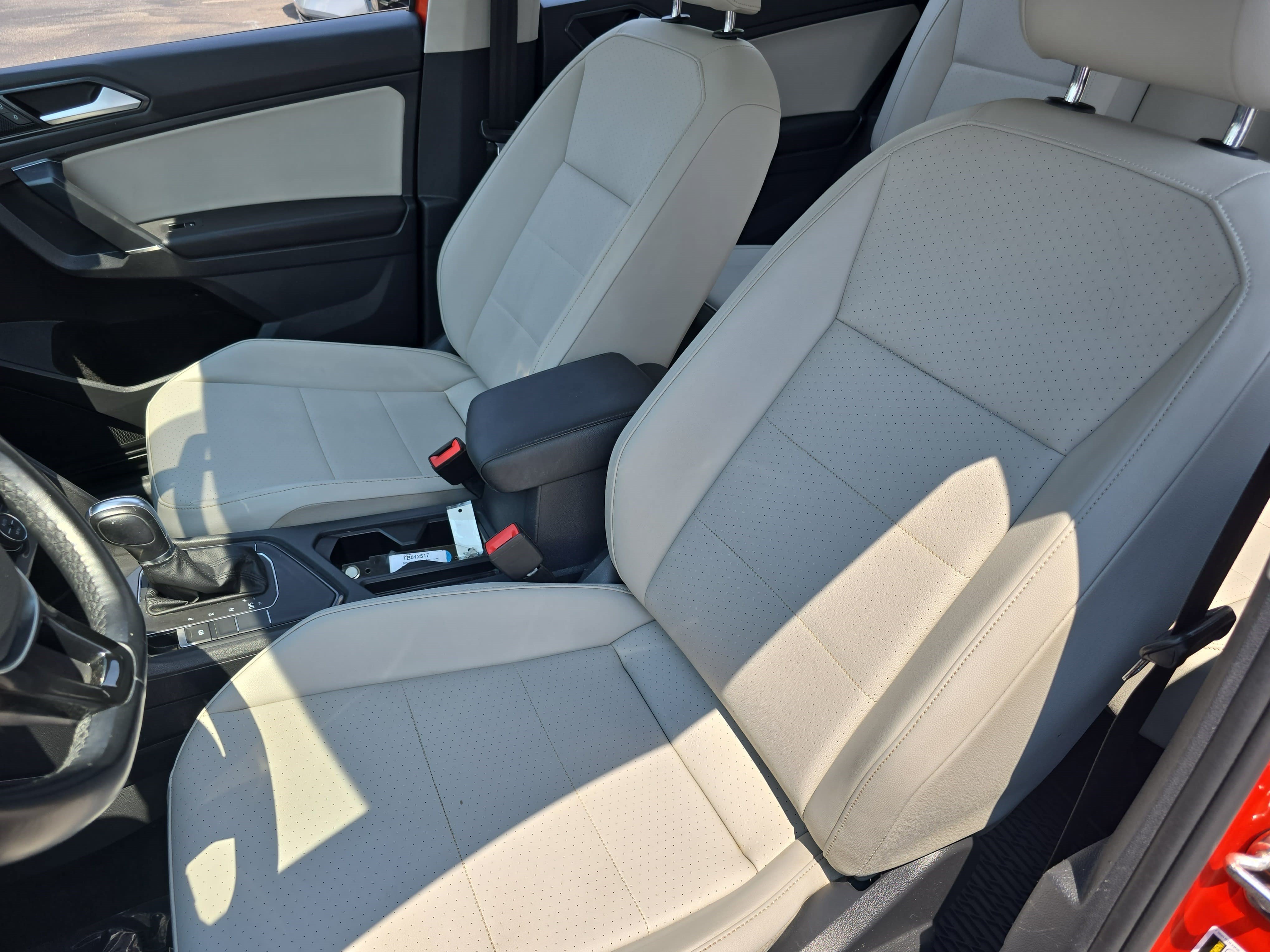 Used 2018 Volkswagen Tiguan SE w/ Panoramic Sunroof Package FWD image 15