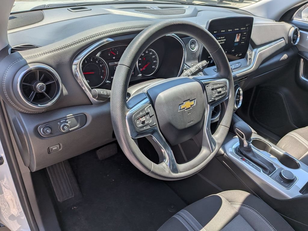 Used 2025 Chevrolet Blazer LT FWD image 17
