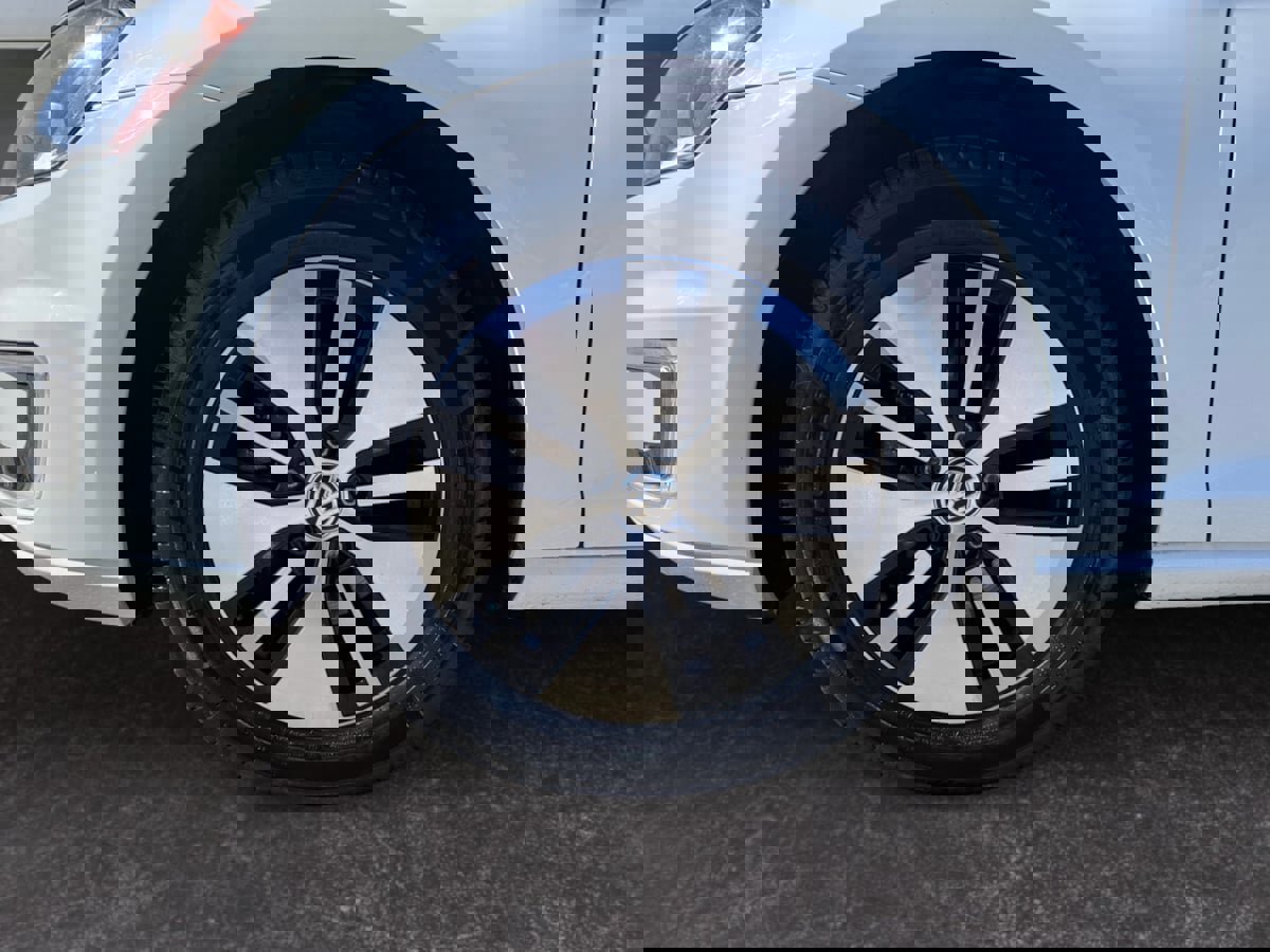 Used 2016 Volkswagen e-Golf SE w/ DC Fast Charging Package image 9