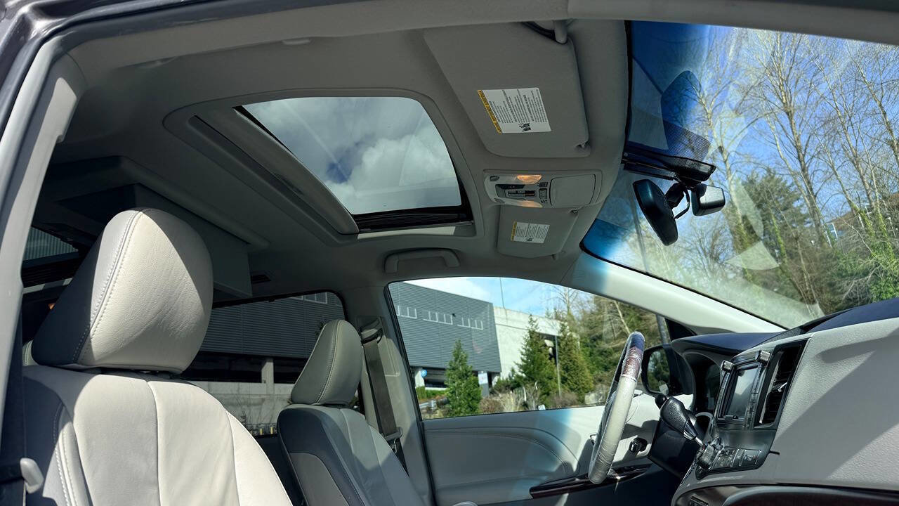 Used 2012 Toyota Sienna Limited w/ Premium Pkg image 44