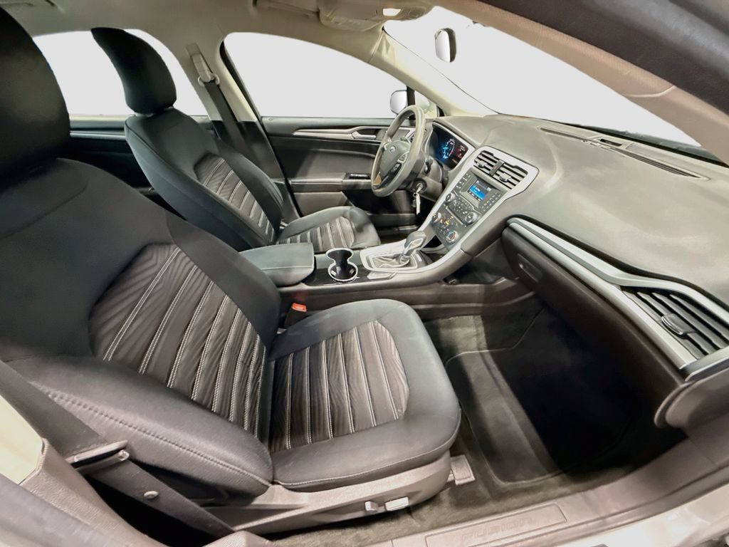 Used 2016 Ford Fusion SE FWD image 24