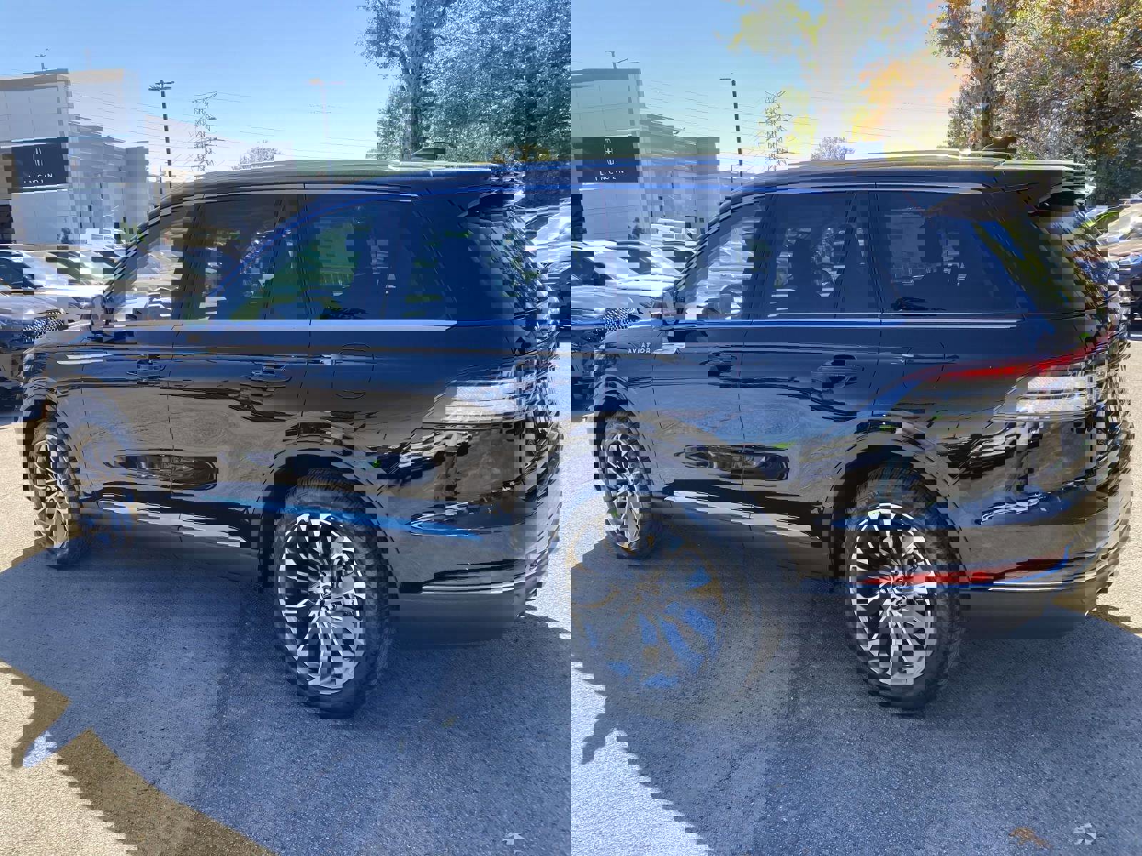 New 2025 Lincoln Aviator AWD w/ Equipment Group 101A image 7