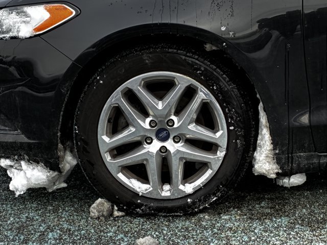 Used 2015 Ford Fusion SE image 9