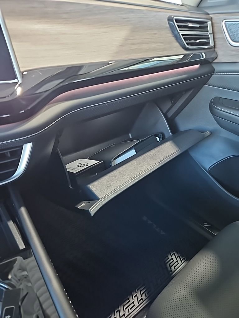 New 2026 Volkswagen Atlas SEL Premium R-Line image 32