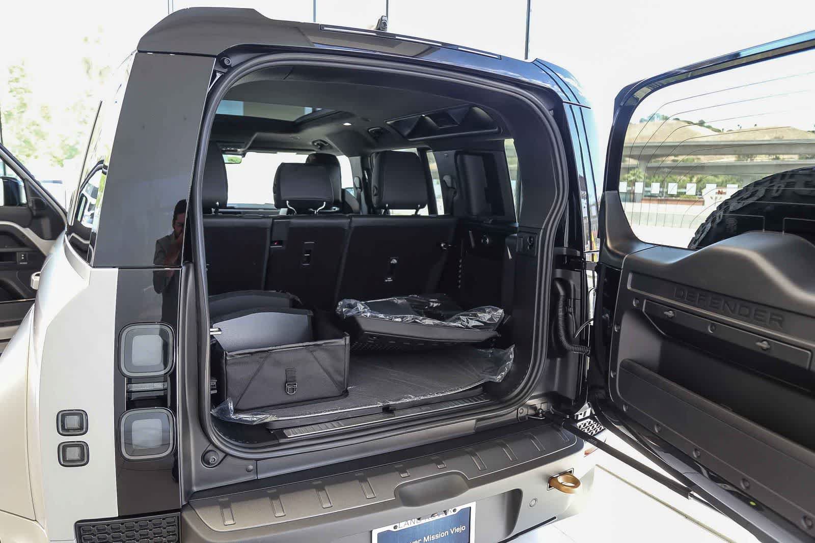 New 2026 Land Rover Defender 110 OCTA AWD/4WD image 30