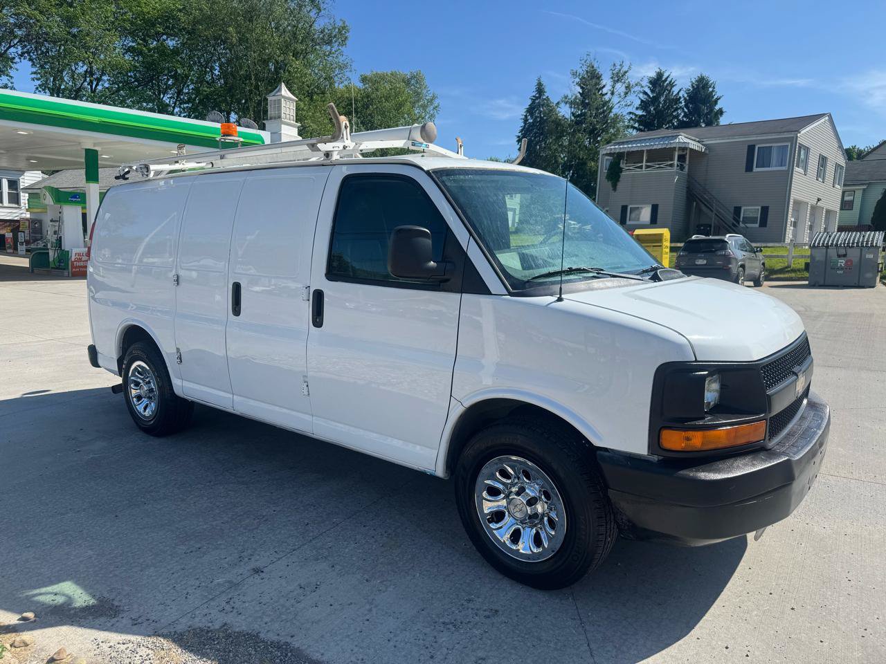 Used 2010 Chevrolet Express 1500 RWD image 7