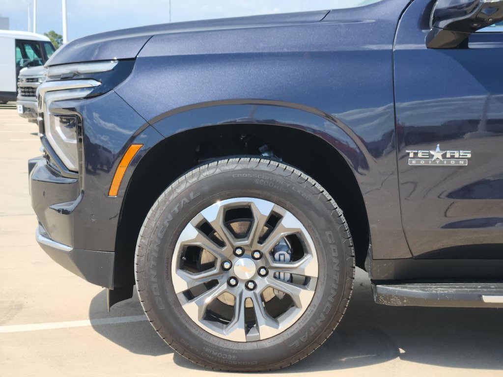 Used 2026 Chevrolet Suburban LT w/ Comfort Package RWD image 8