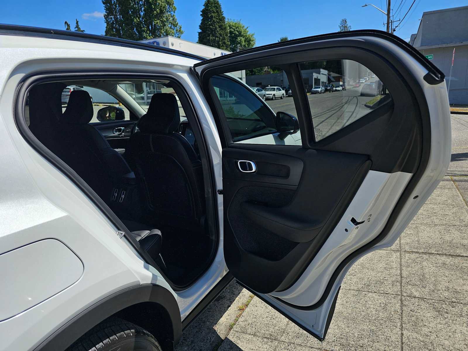 New 2026 Volvo XC40 B5 Plus w/ Climate Package AWD/4WD image 13