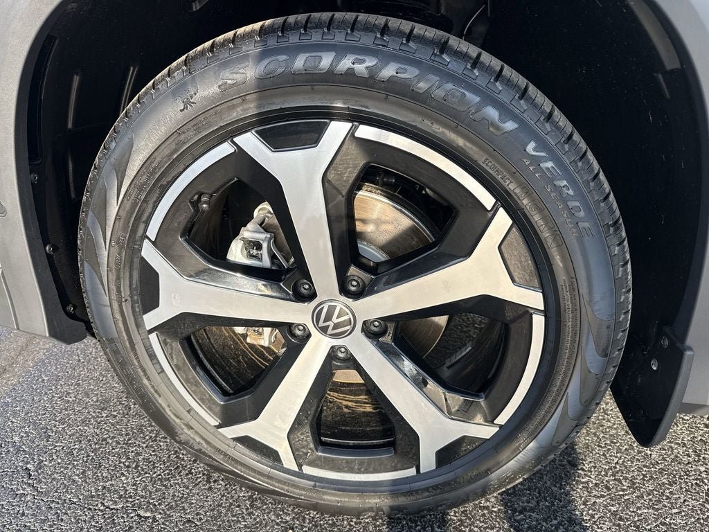 New 2026 Volkswagen Tiguan SE FWD image 8