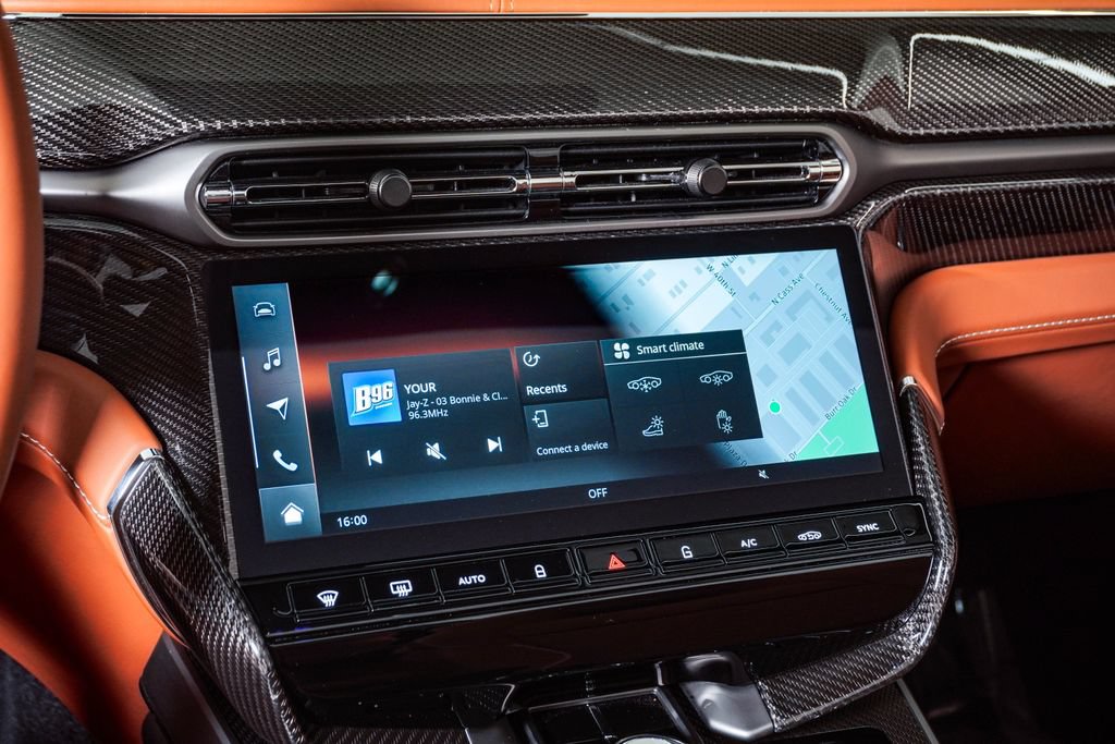 Used 2026 Aston Martin Vanquish Convertible RWD image 31