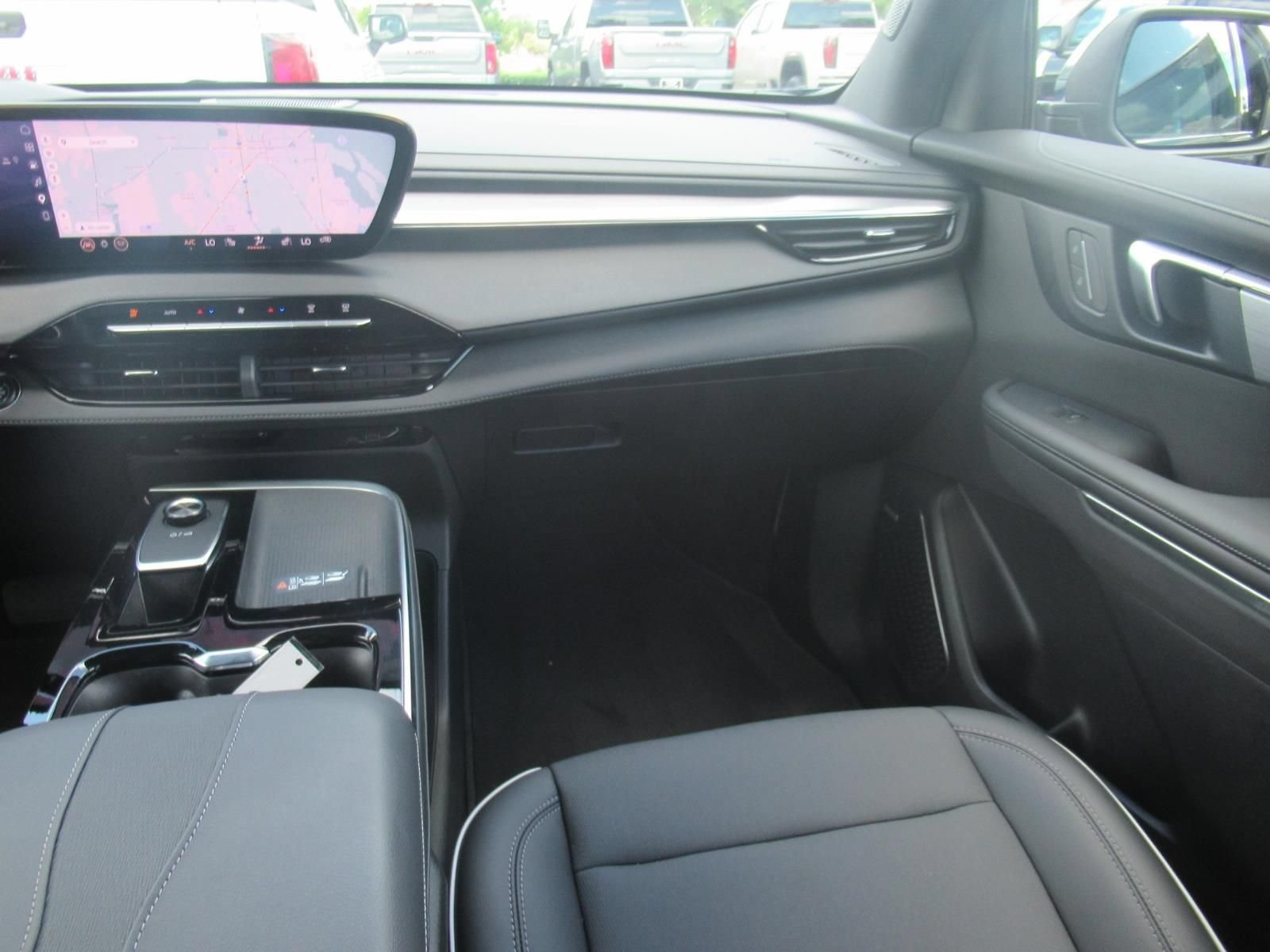 Used 2025 Buick Enclave Preferred AWD/4WD image 14