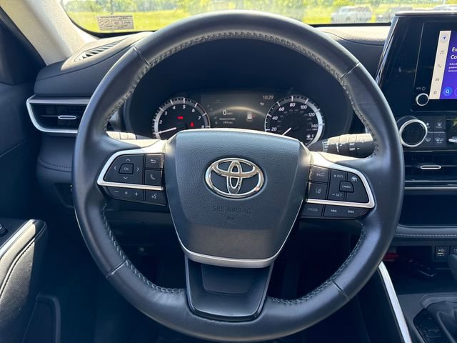 Used 2024 Toyota Highlander LE AWD/4WD image 20