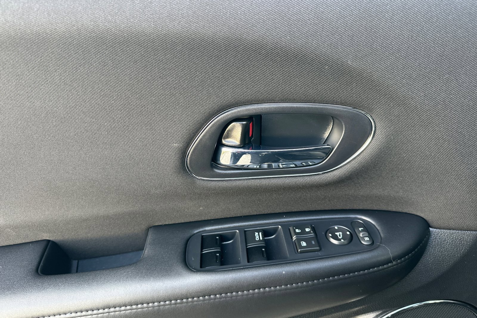 Used 2018 Honda HR-V EX image 13